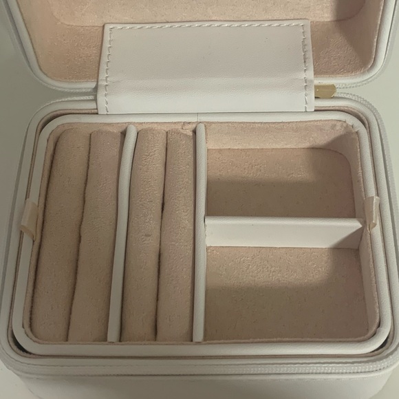 Gorjana Go To Jewelry Case - Picture 10 of 15